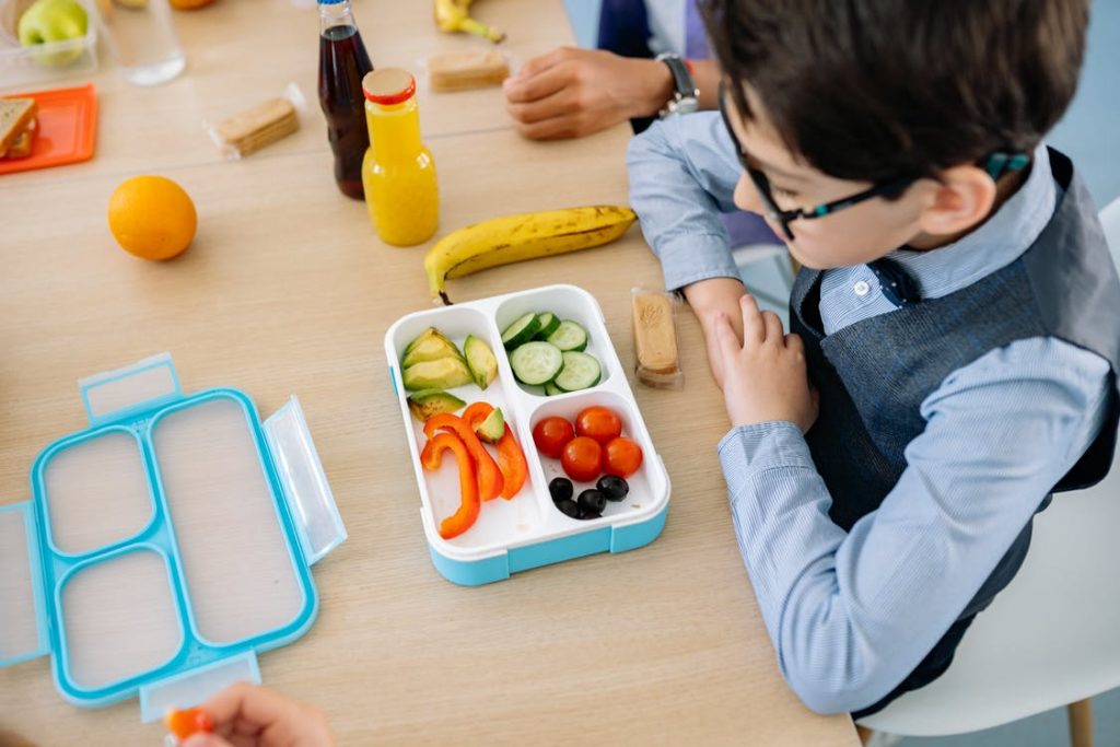 A blue lunchbox with veggies