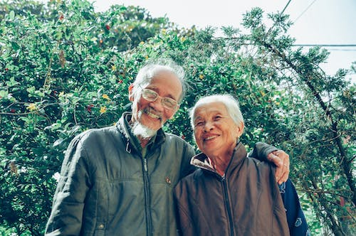 An-elderly-couple